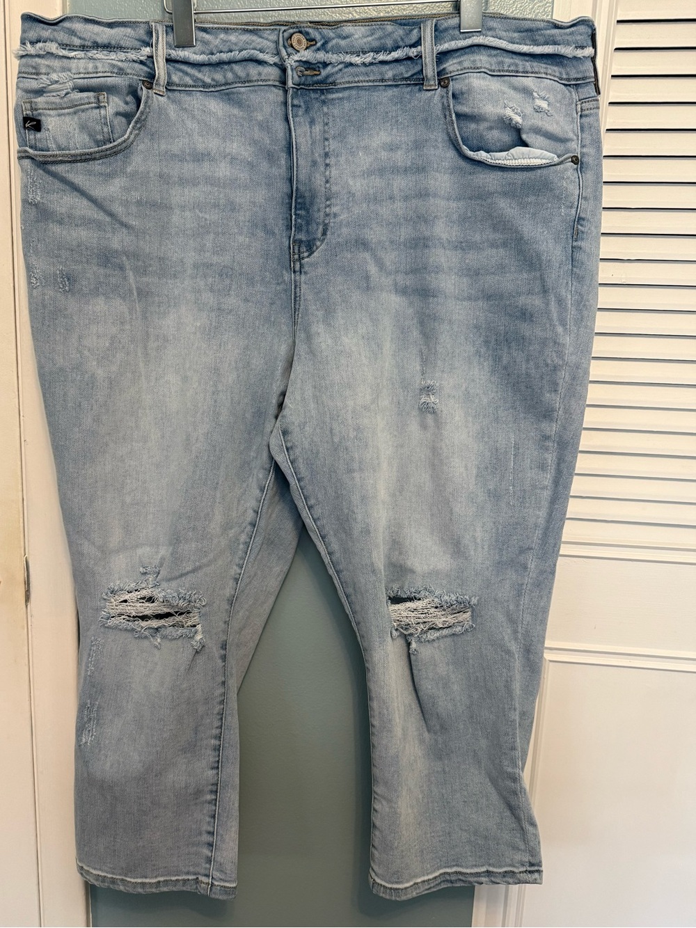 KanCan Women’s Light Blue Distressed Capri Jeans